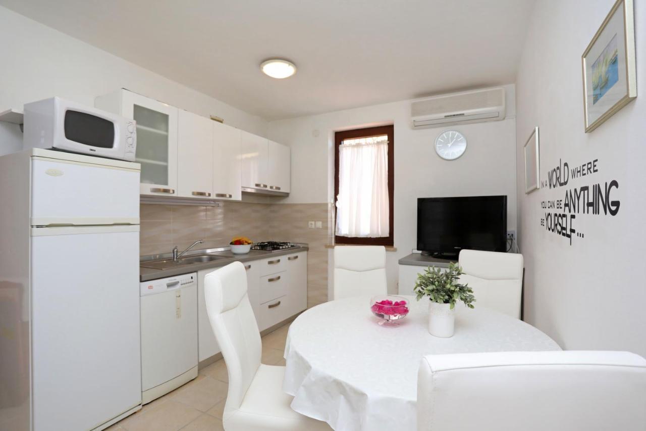 Greenhouse Family Apartments Рабац Екстериор снимка